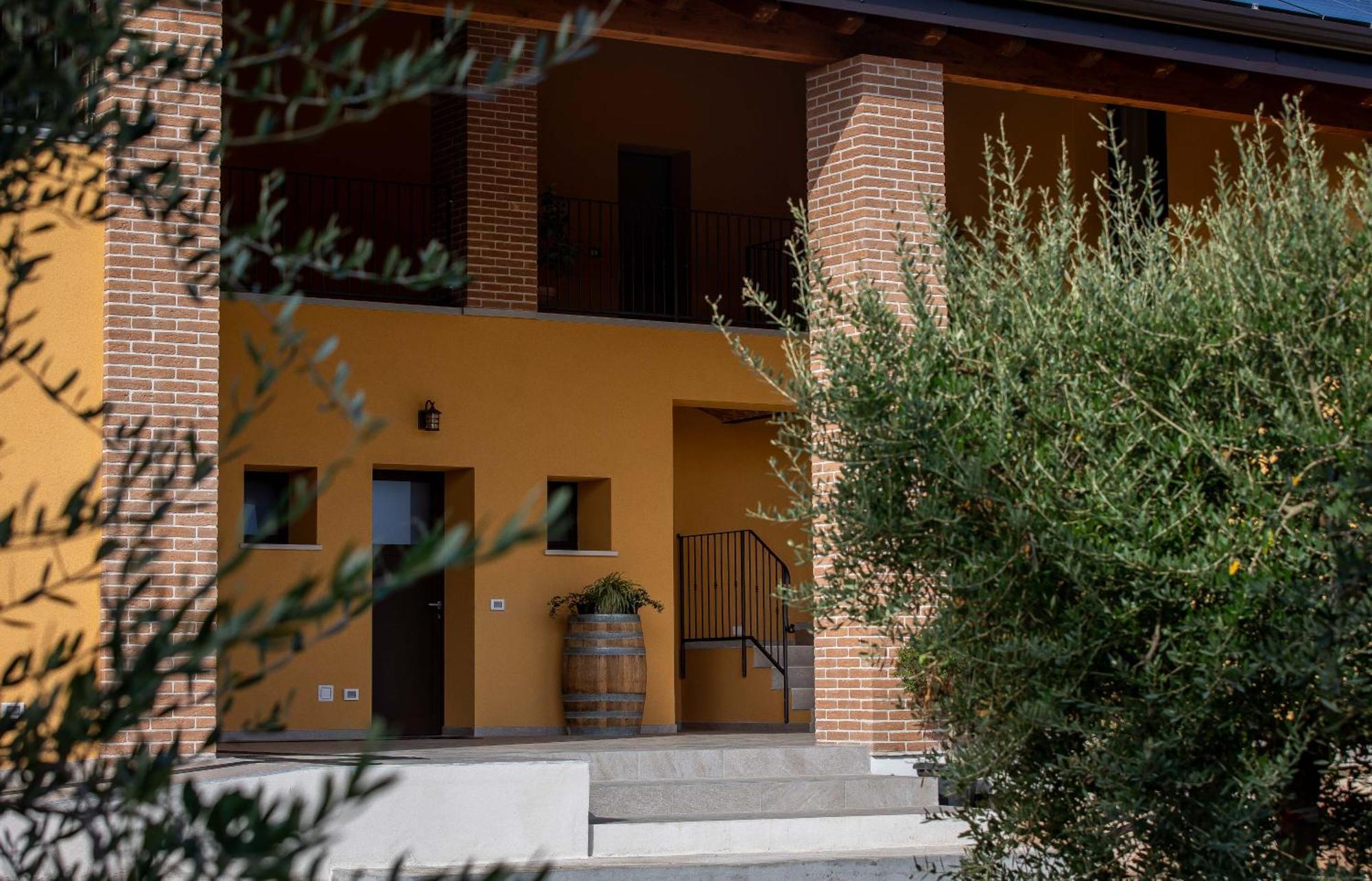 Agriturismo Corte Casa Erminia Кола Экстерьер фото
